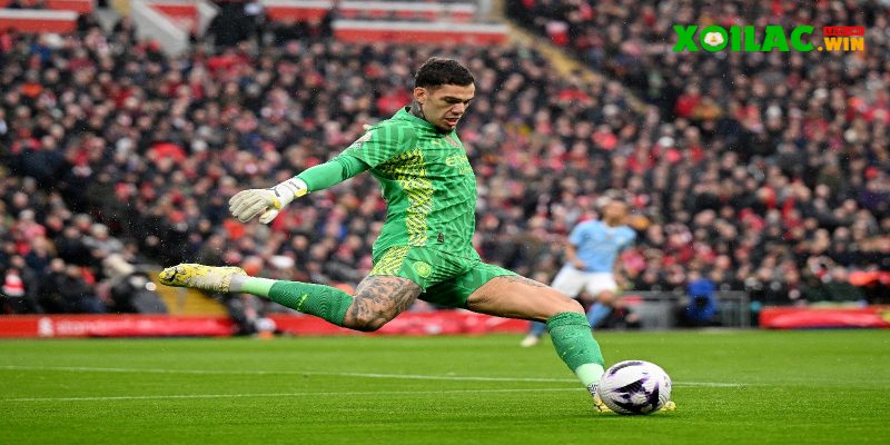 PSG muốn có Ederson của Man City?